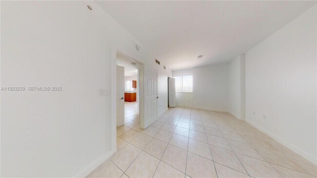 Building Photo - 115 SW 42nd Ave