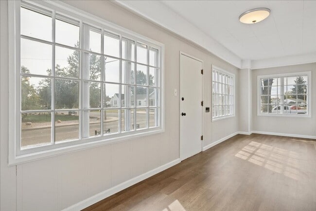 Building Photo - 3 BEDROOM, PLUS 1 BONUS ROOM, 2 BATHROOM SINGLE FAMILY HOME CLOSE TO DOWNTOWN CHEYENNE