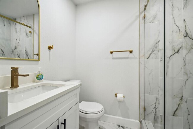 Building Photo - 4910 N Darby Ave