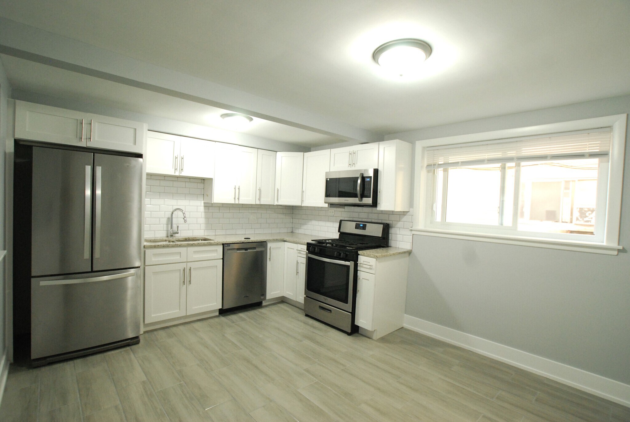 Building Photo - 533 Green Oaks Ct S
