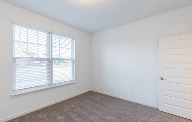 Building Photo - 8060 Clarks Creek Ct