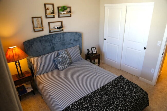 Building Photo - Short Term Leases! Furnished, Low Maintenance, Sweeping Views