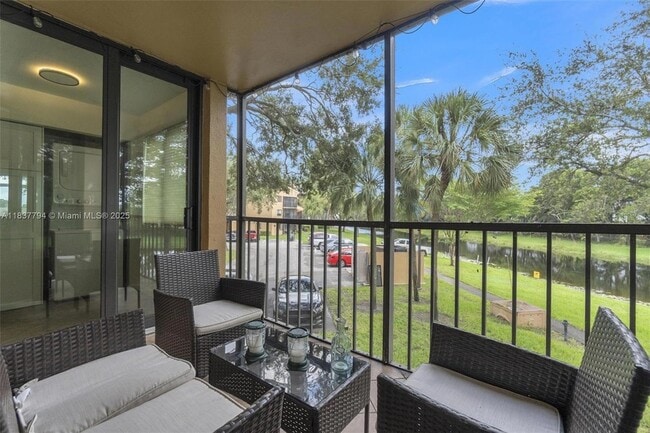 Building Photo - 15405 Miami Lakeway N
