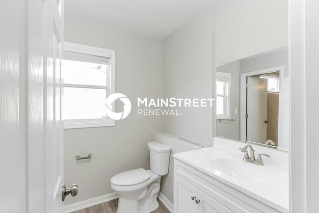 Building Photo - 3 Bedroom Pet-Friendly Home in Sarasota, FL with Main Street Renewal