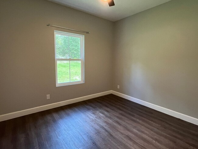 Building Photo - Upgraded New 3 Bedroom, 2 Bath home in Emerald Cove