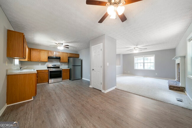 Building Photo - 347 Farm Brook Ln