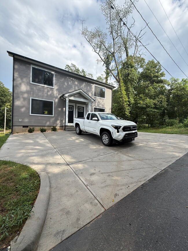 Building Photo - 515 Wagner St