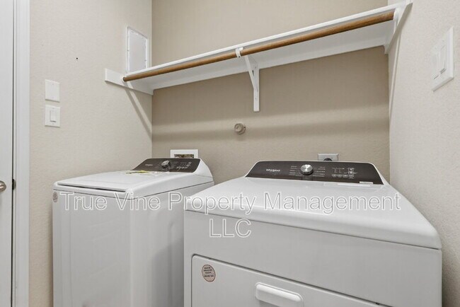 Building Photo - 4727 La Santa Rd