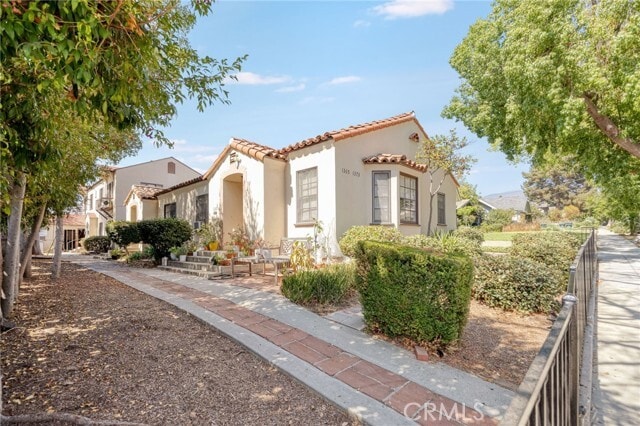 Primary Photo - 1375 N Mentor Ave