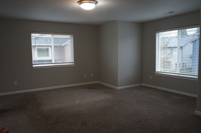 Building Photo - 4316 NE 58th Cir