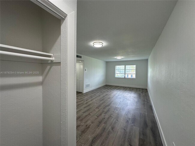 Building Photo - 2843 Fillmore St
