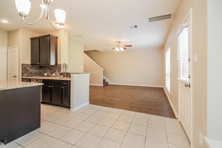 Building Photo - 5223 Gulf Stream Ln