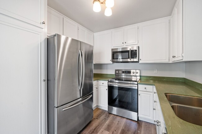 Building Photo - Seawind Upper Unit with Vaulted Ceilings a...