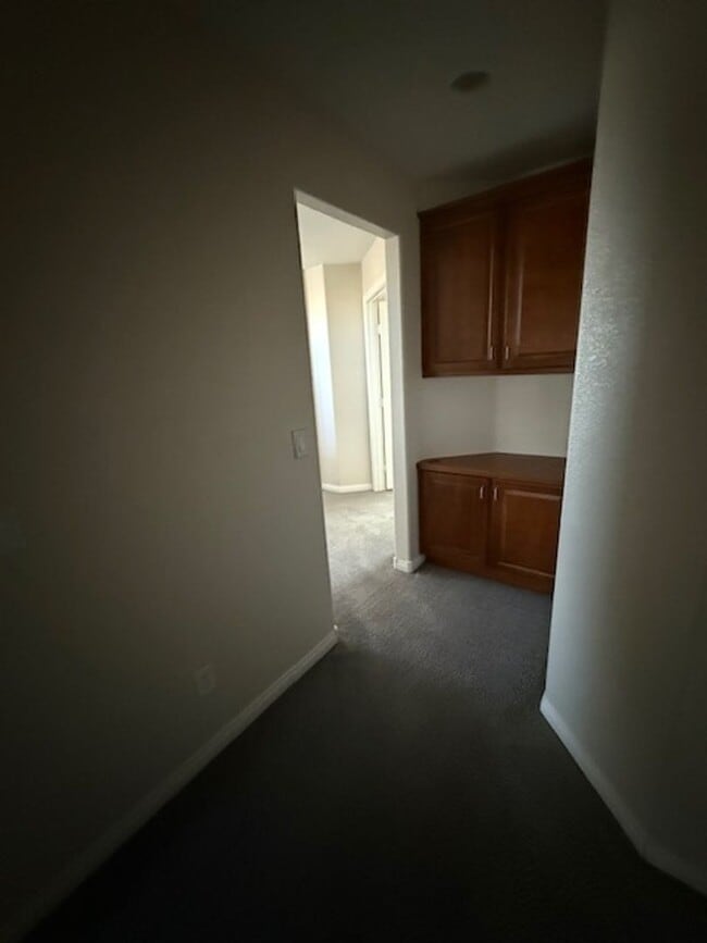 Building Photo - AVAILABLE NOW! Outstanding 3 Story Home!