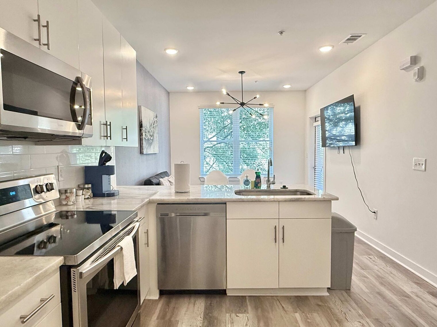 Building Photo - 525 Parkway Dr NE