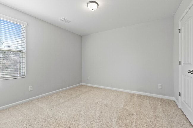 Building Photo - 127 Raiden Cir