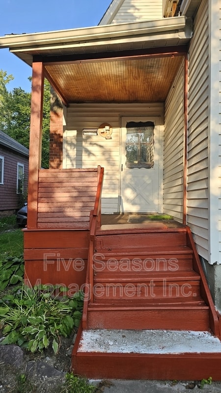 Primary Photo - 205 N Willard St