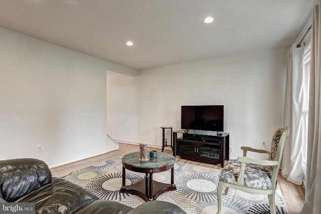 Building Photo - 4700 Parkman Ct