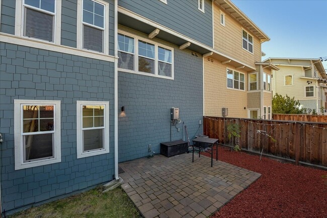 Building Photo - LUXURY TOWNHOME IN SUNNYVALE | 2014 BUILD