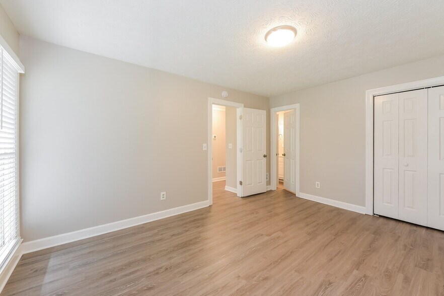 Building Photo - 231 Amsterdam Dr SW