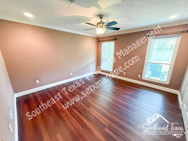 Building Photo - 7425 Wooded Creek Dr
