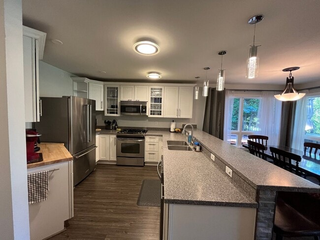 Building Photo - 2 Bed 2 Bath Unfurnished Golf Course Townhouse
