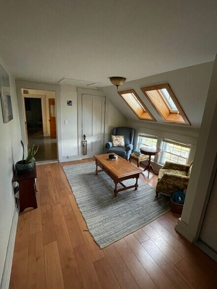 Building Photo - 17 Summer St