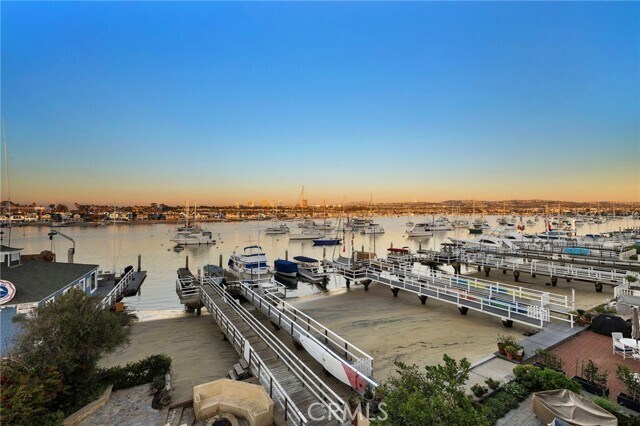 Building Photo - 900 E Balboa Blvd