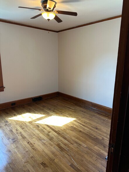 Bedroom 1 - 511 Niagara Ave