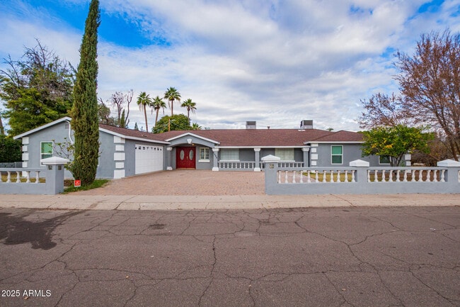 Building Photo - 1606 W Keim Dr