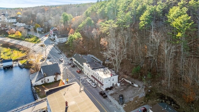 Building Photo - 547 White Mountain Hwy