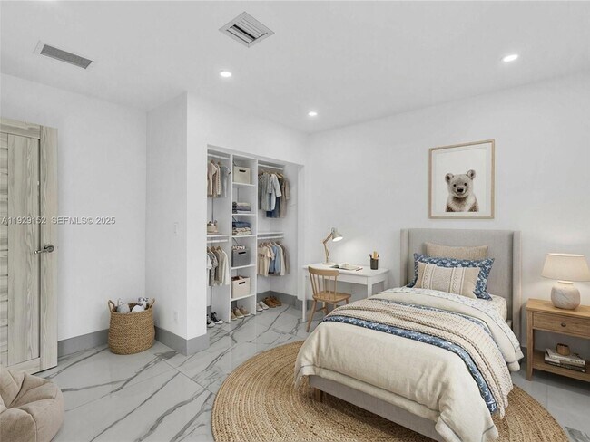 Building Photo - 440 SE 8th Ave