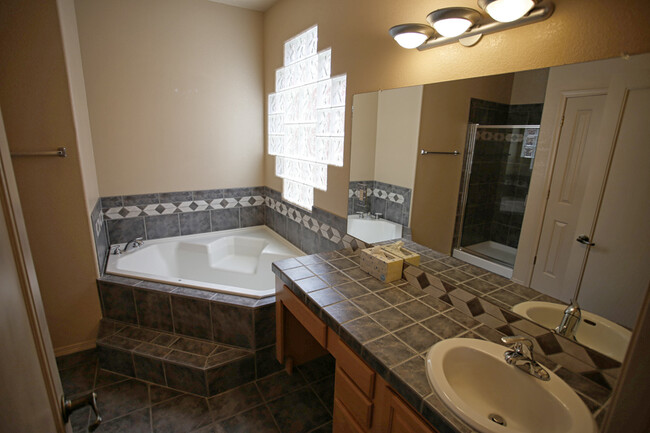 Building Photo - 6223 Goldfield Pl NE
