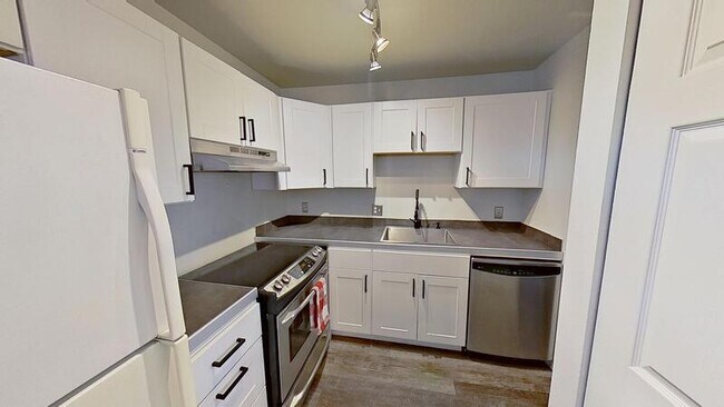 Building Photo - 6800 E Tennessee Ave