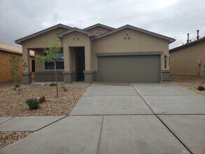 Building Photo - 3 bed 2 bath Energy Efficient Home!