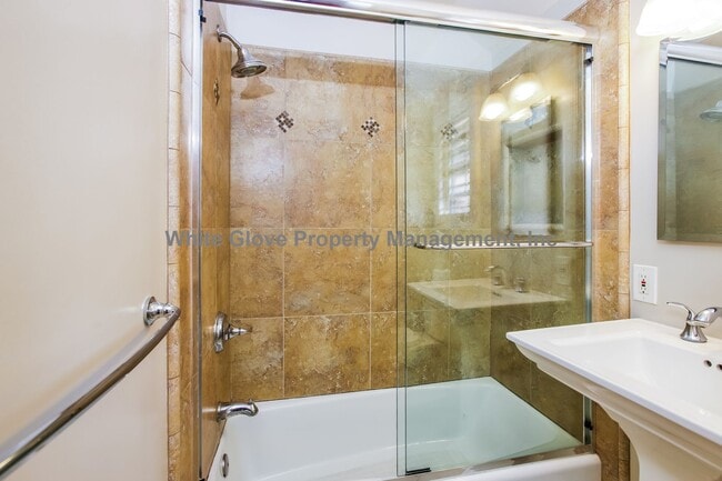 Building Photo - Beautiful 3 Bedroom in Fullerton's President Homes Neighborhood