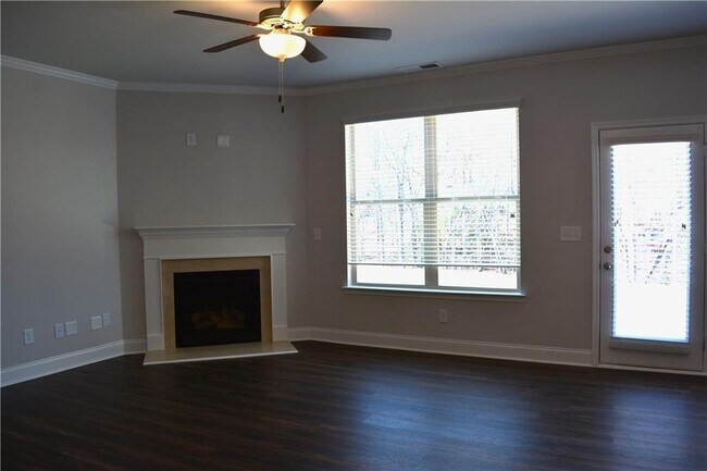 Building Photo - 215 Hellen Vly Dr