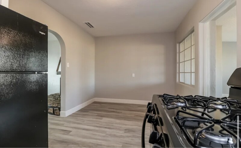 Building Photo - 2737 W Montebello Ave