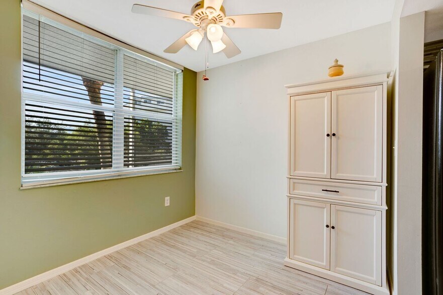Building Photo - 285 Naples Cove Dr