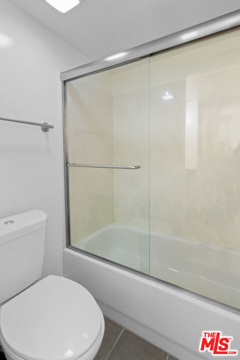 Building Photo - 10982 Roebling Ave