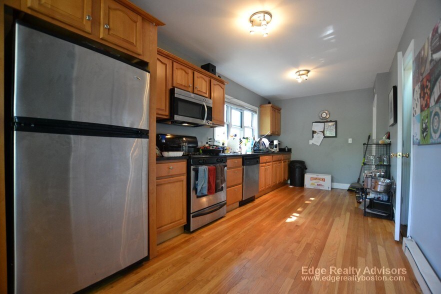 Building Photo - 61-63-63 Surrey St