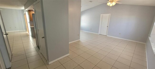 Building Photo - 324 Clearwater Ln