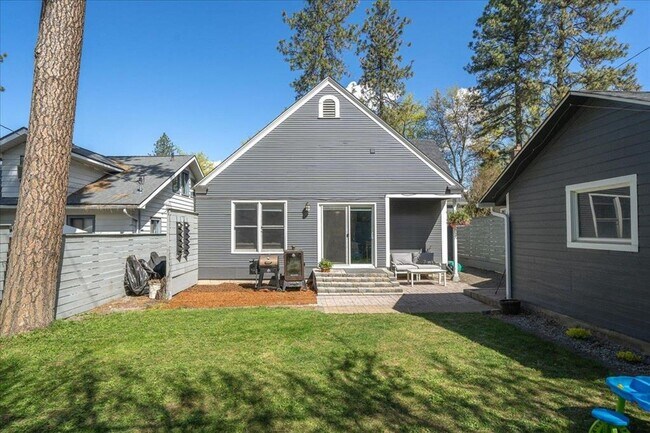 Building Photo - South Hill 1 1/2 Story 4 Bedroom 3 Bath Home