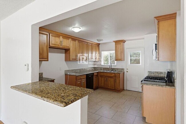 Building Photo - 186 E 21st St