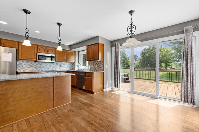 Building Photo - 47643 Ashford Dr S