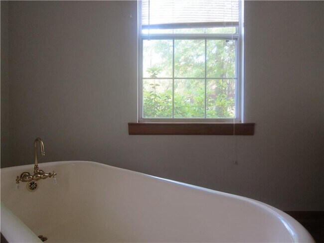 Building Photo - 1112 Dean Forest Rd