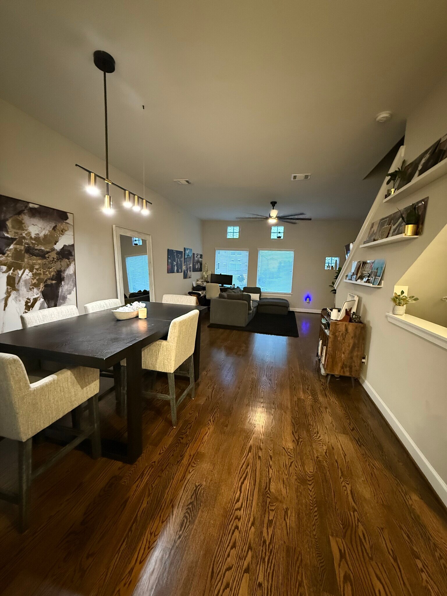 Dining area/ living space - 8705 Bryam