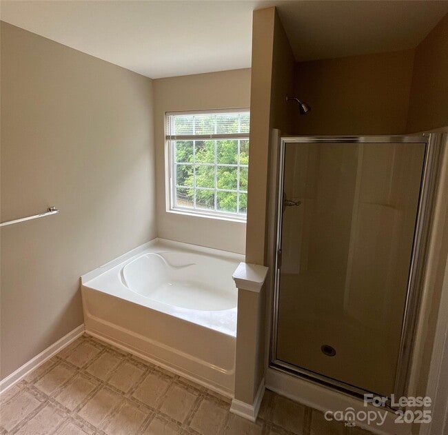 Building Photo - 15315 Edgewater Forest Ln