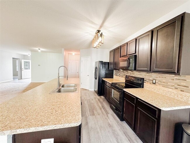 Building Photo - 5525 Forest Ridge Dr