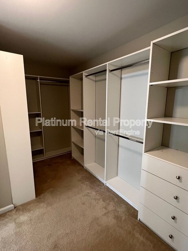 Building Photo - 7170 Belcrest Dr